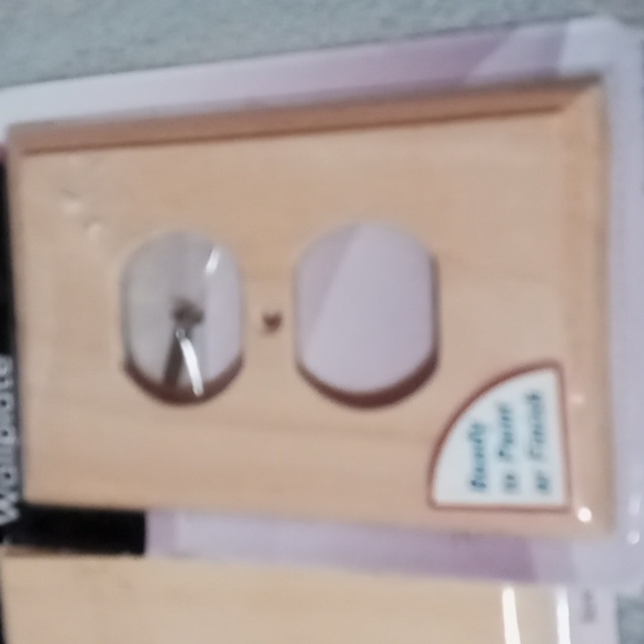 GE Solid Oak Paintable 2 Switch covers & 1 Outlet cover NIB - Picture 3 of 4